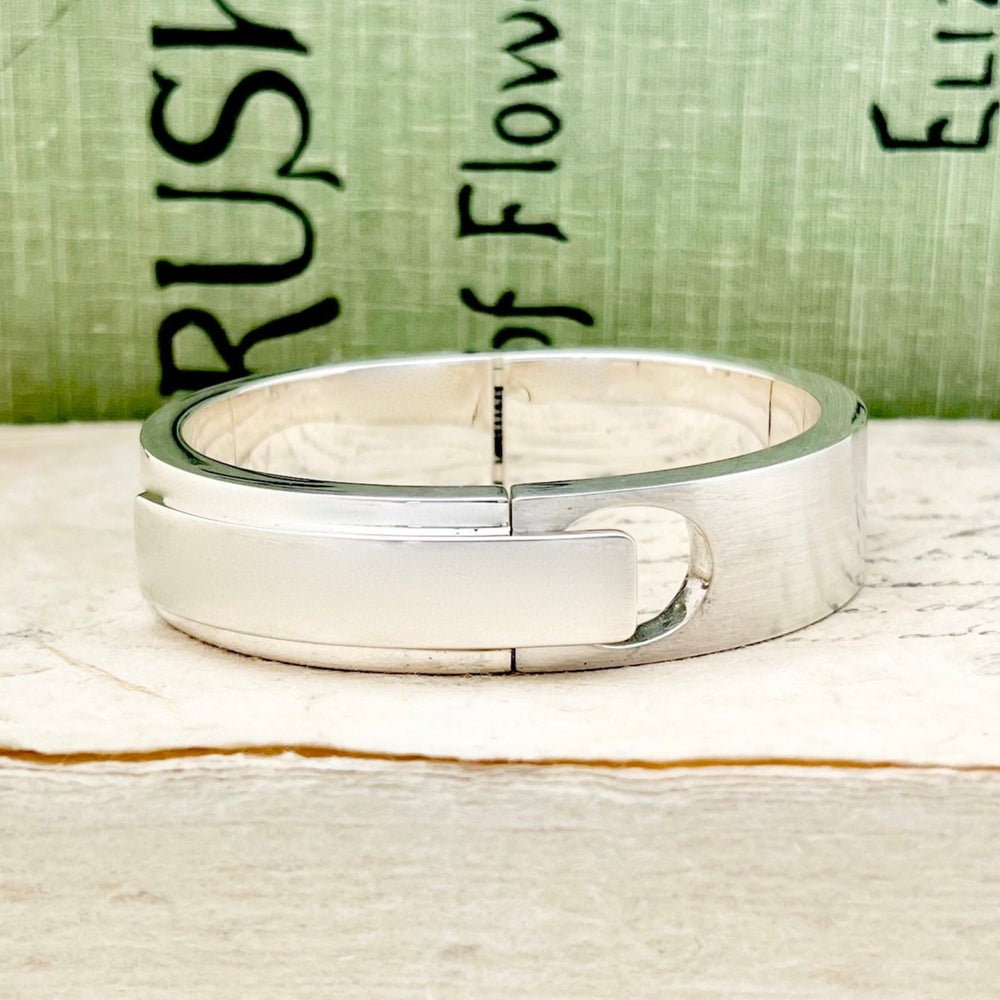 
            
                Load image into Gallery viewer, Art Deco Sterling Silver Matt Satin Hinged Bangle
            
        