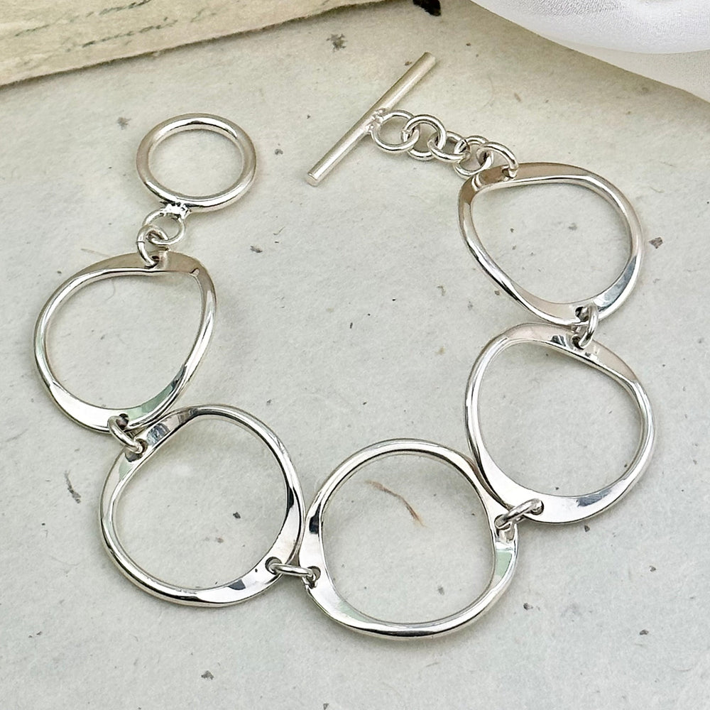 
            
                Load image into Gallery viewer, Circle Links Graduated Sterling Silver Statement Bracelet for Women
            
        