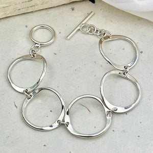 
            
                Load image into Gallery viewer, Circle Links Graduated Sterling Silver Statement Bracelet for Women
            
        