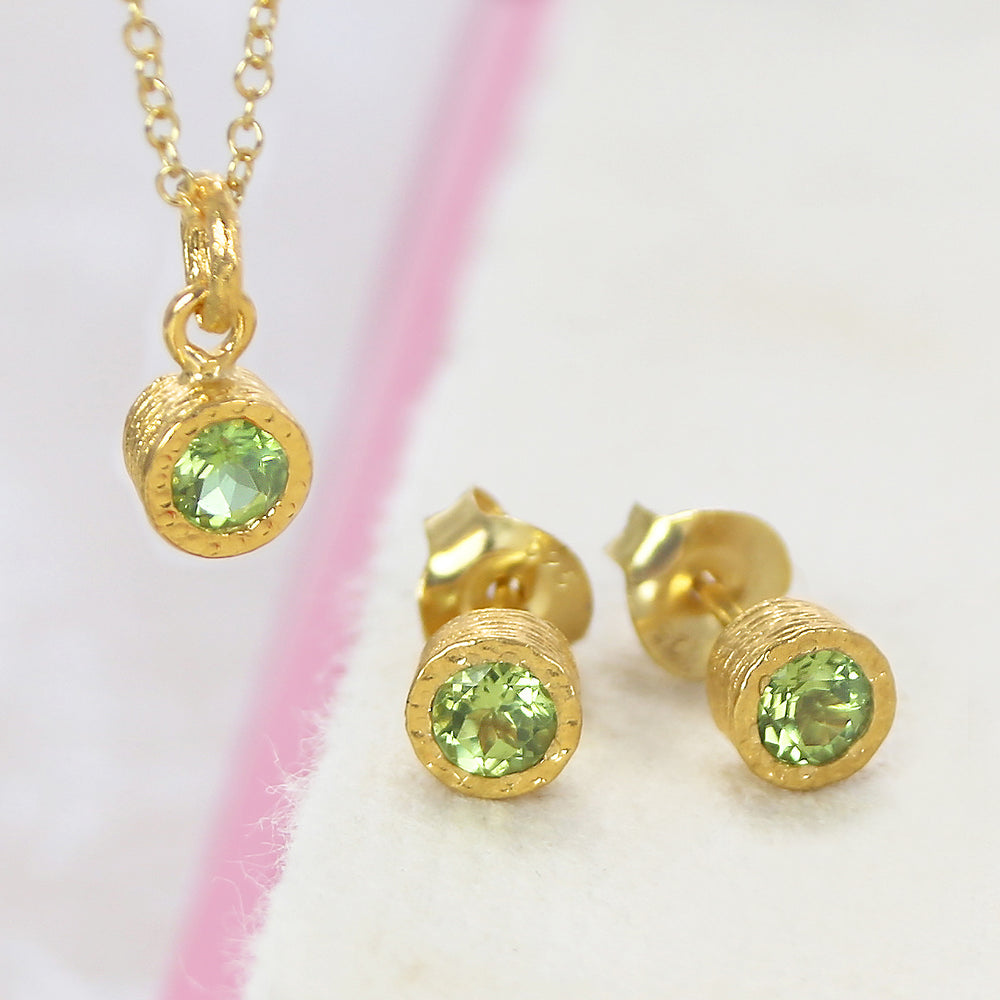 Peridot Gold plated Silver August Birthstone Pendant Necklace and Stud Earrings Jewellery Set