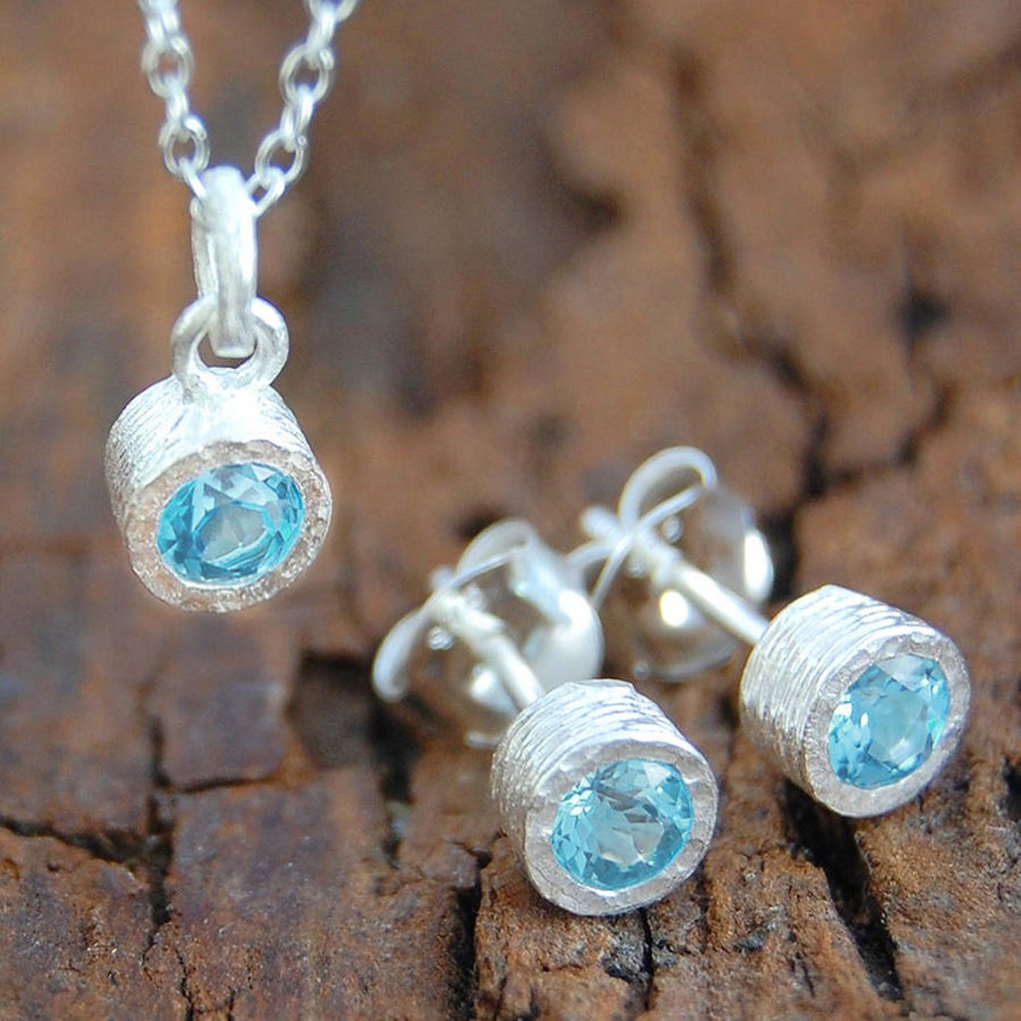 Geelgouden collier met blauw en london blue topaas - Home Collectie Geelgouden collier met blauw en london blue topaas - Home Collectie