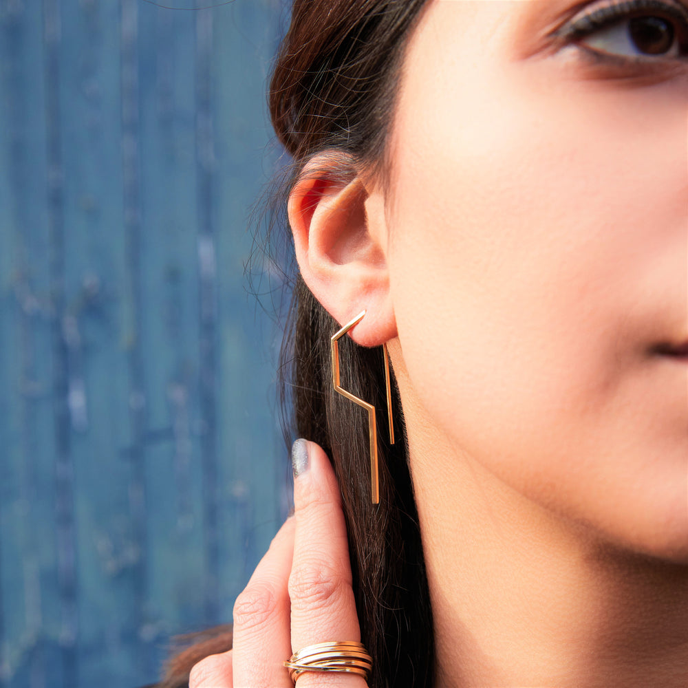 
            
                Load image into Gallery viewer, Modern Angular Minimalist Gold Drop Earring
            
        