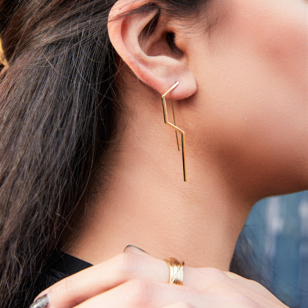 
            
                Load image into Gallery viewer, Modern Angular Minimalist Gold Drop Earring
            
        