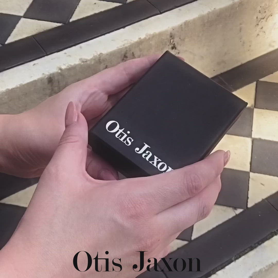 Unboxing our Wire Contemporary Sterling Silver Ring