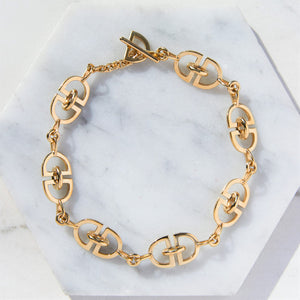 
            
                Load image into Gallery viewer, D Link Chunky Gold Bracelet
            
        