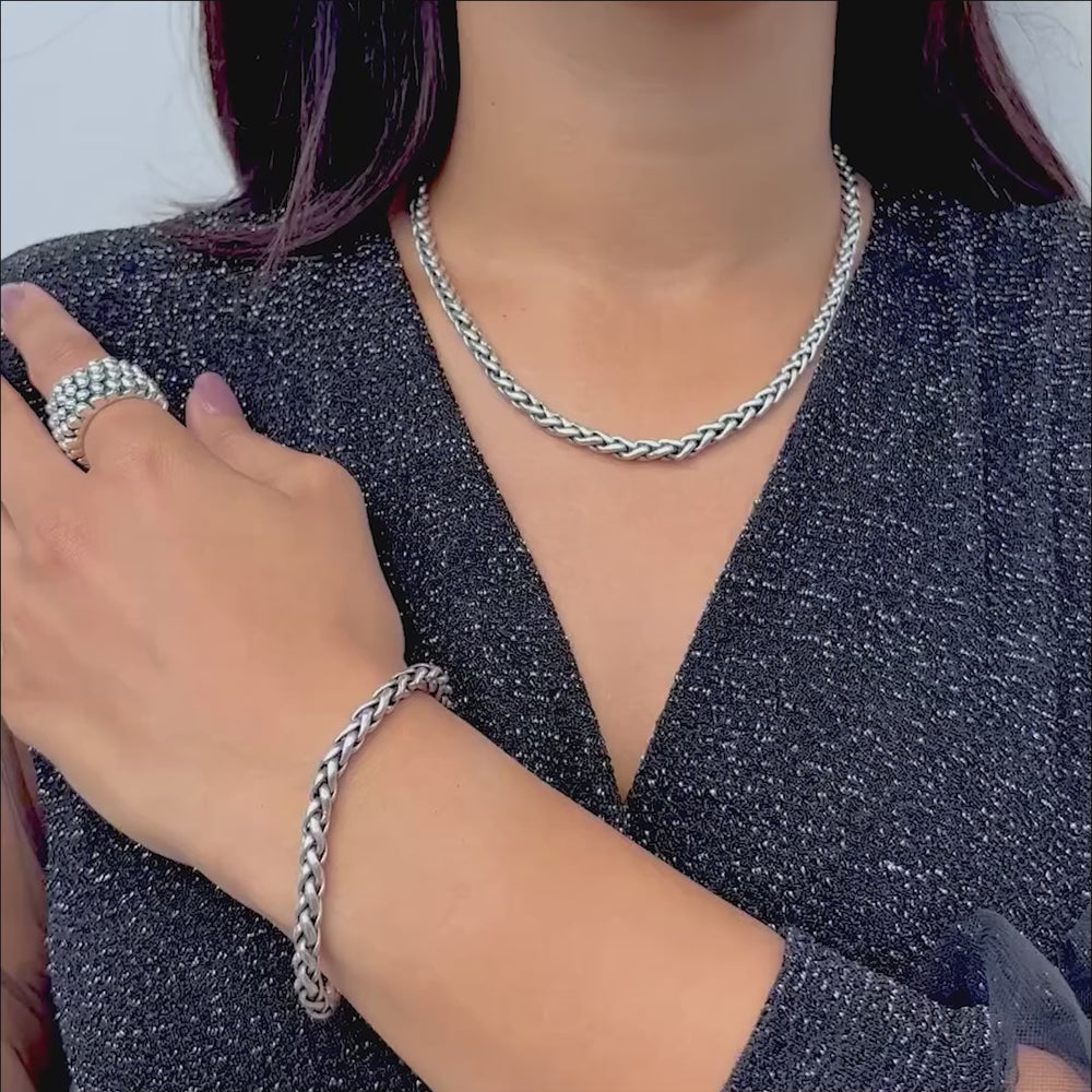 
            
                Load and play video in Gallery viewer, Chunky Silver Rope Necklace - Otis Jaxon Silver Jewellery
            
        