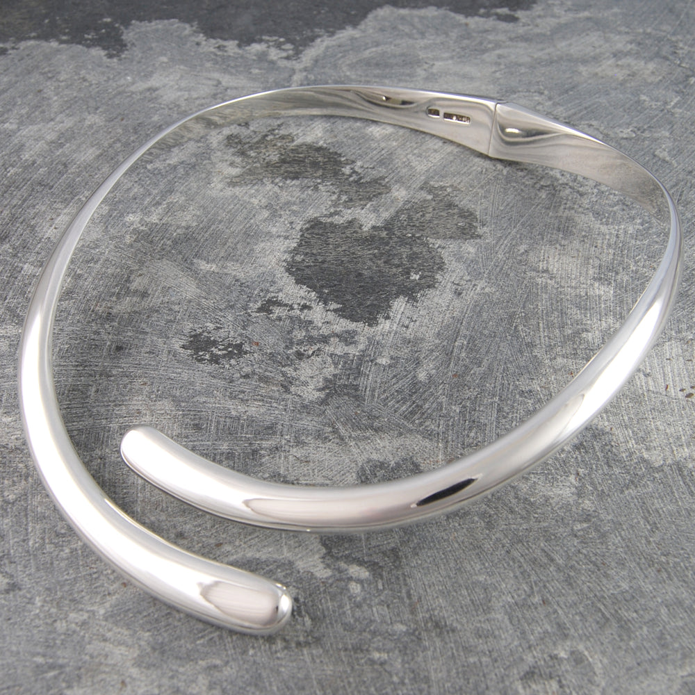 
            
                Load image into Gallery viewer, Solid Silver Curved Choker Necklace - Otis Jaxon Silver Jewellery
            
        