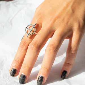 
            
                Load image into Gallery viewer, T Bar Overlapping Silver Minimalist Ring
            
        