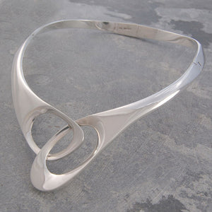 
            
                Load image into Gallery viewer, Scissors Hinged Sterling Silver Necklace - Otis Jaxon Silver Jewellery
            
        