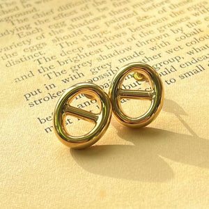 
            
                Load image into Gallery viewer, Sterling Silver Oval Statement Stud Earrings
            
        