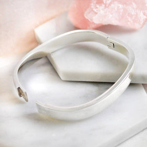 
            
                Load image into Gallery viewer, Chunky Oval Silver Bangle - Otis Jaxon Silver Jewellery
            
        